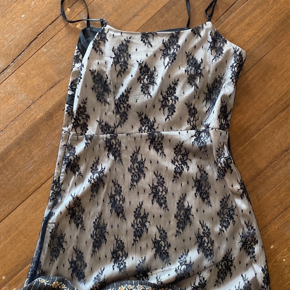 Gorgeous beige and black tulle gown size medium - Picture 5 of 7